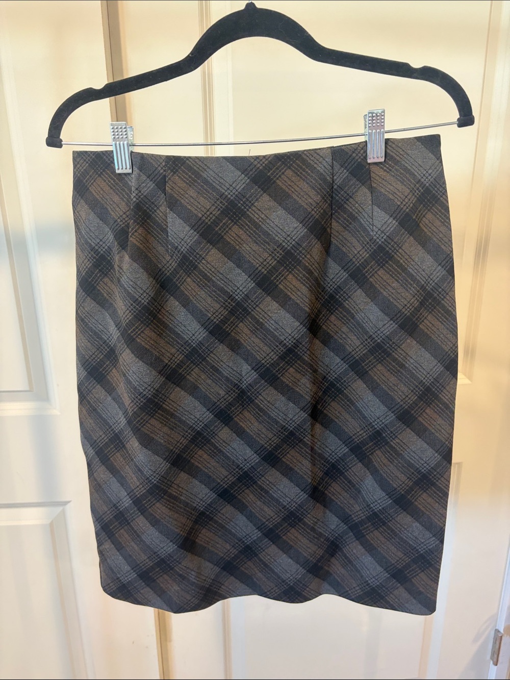 Amanda & Chelsea Plaid Pencil Skirt in Gray and Black